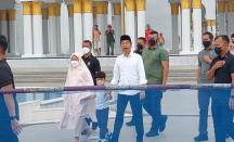 Presiden Jokowi Ajak Ibu Negara dan Jan Ethes Kunjungi Masjid Sheikh Zayed Solo - GenPI.co Jateng