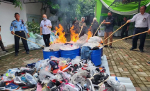 Wah! Kejari Semarang Bakar 1.947 Sepatu Nike Palsu - GenPI.co Jateng