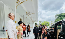 Gemes! Begini Tingkah Lucu Cucu Presiden Jokowi, Panembahan Al Nahyan Malah Pakai Kaus Oblong Sambil Ngedot di Nikahan Kaesang-Erina - GenPI.co Jateng