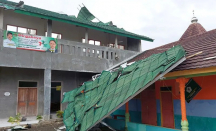 Angin Puting Beliung Terjang 2 Desa di Cilacap, Ratusan Bangunan Rusak - GenPI.co Jateng