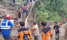 Waduh! Longsor Tutup Akses Jalan di Desa Rahtawu Kudus - GenPI.co Jateng