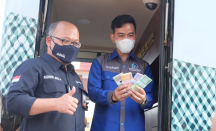 Cerita Gibran Tukar Uang Baru di Pasar Legi: Cepet Banget - GenPI.co Jateng