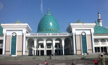 Kejadian Saat Salat Id di Masjid Al Akbar, HP Hingga Anak Hilang - GenPI.co Jatim