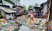 Parah Banget, Sampah di Sungai Kalianak Surabaya Bikin Syok - GenPI.co Jatim