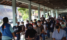 Vaksinasi Jadi Syarat Mudik, Ribuan Warga di Kota Malang Antre - GenPI.co Jatim