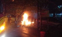 Mobil Mercy Terbakar di Jalan Hayam Wuruk Surabaya - GenPI.co Jatim