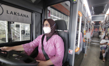 Eka Hardianti, Sosok Wanita Tangguh di Balik Kemudi Suroboyo Bus - GenPI.co Jatim