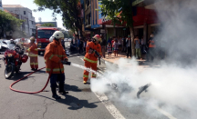 Hangus Terbakar, Motor di Jalan Gemblongan Surabaya Sisa Rangka - GenPI.co Jatim