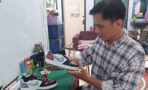 Warga Probolinggo Kebanjiran Cuan dari Sepatu Lukis - GenPI.co Jatim