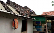 5 Menit Mencekam, Puting Beliung di Situbondo Rusak Belasan Rumah - GenPI.co Jatim