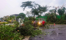 Hujan Disertai Angin Puting Beliung Rusak Perumahan Mewah di Sidoarjo - GenPI.co Jatim
