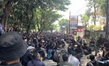 Demo, Aremania Minta Kejati Jatim Kembalikan Berkas Tragedi Kanjuruhan - GenPI.co Jatim