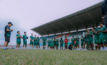 Hadapi Bhayangkara FC, Aji Santoso Siap Turunkan Semua Pemain - GenPI.co Jatim