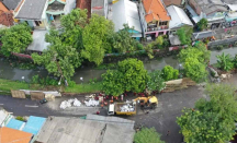 Tanggul Jebol, Jalan Mayjen Sungkono Surabaya Terendam Banjir - GenPI.co Jatim