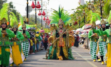 67 Peserta Ramaikan Madiun Carnival 2023, Tampilkan Kesenian Tari Reog Hingga Kolosal - GenPI.co Jatim