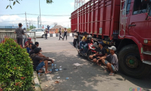 Sopir Truk di Malang Demo ODOL, Parkir di Simpang Empat Karanglo - GenPI.co Jatim