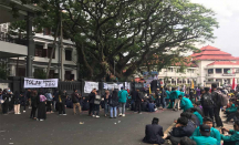 BEM Malang Raya Gelar Aksi Demo Kenaikan Harga BBM, Bawa 6 Tuntutan, ini Isinya - GenPI.co Jatim