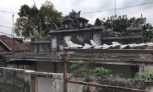 Kampung di Malang ini Unik, Ada Makam di Atas Atap Rumah Warga - GenPI.co Jatim