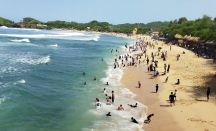 Turis di Pantai Wediombo Gunungkidul Bisa Nikmati Internet Gratis - GenPI.co Jogja