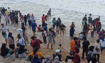 Banjir Rob di Pantai Gunungkidul, 6 Wisatawan Terseret Ombak - GenPI.co Jogja