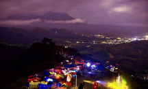 Cobalah Sensasi Mendaki Bukit Jamur, Negeri di Atas Awan - GenPI.co Kalbar