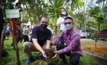 Tanam 250 Pohon, Mahasiswa Untan Didapuk Jadi Orang Tua Asuh - GenPI.co Kalbar