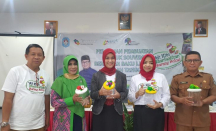 Organisasi Pemuda dan Perempuan Buat Suvenir dari Limbah RT - GenPI.co Kalbar