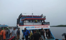 Penumpang Berlomba Dapat Tempat di Kapal Rute Rasau-Teluk Batang - GenPI.co Kalbar