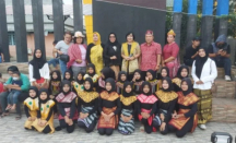 Kain Tenun Ikat Ditampilkan dalam Senentang Fashion Week - GenPI.co Kalbar