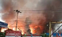 Kantor Balitbang Kalbar Terbakar, Api Nyaris Mencapai SPBU - GenPI.co Kalbar