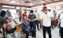 Petugas Kebersihan Dapat Pemeriksaan dan Kacamata Gratis dari YBS - GenPI.co Kalbar
