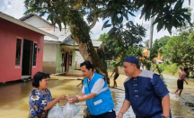 Warga Terdampak Banjir di Ketapang Dapat 770 Paket Sembako - GenPI.co Kalbar