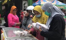 Warga Banjiri Operasi Pasar di Kecamatan Pontianak Kota - GenPI.co Kalbar