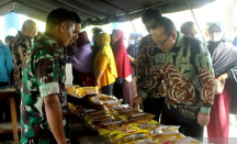 Pasar Murah Lanud Supadio, Sujiwo Pasok 500 Liter Minyak Goreng - GenPI.co Kalbar