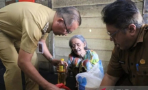 Lansia di Kota Singkawang Menerima Bantuan dari Pemkot - GenPI.co Kalbar