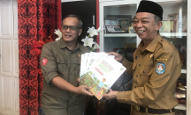 ICRAF-BRGM Serahkan Buku Muatan Lokal Pendidikan Lingkungan Gambut dan Mangrove - GenPI.co Kalbar