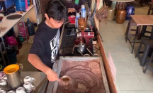 Kedai Kopi Nikmat Kota, Suguhkan Kopi Pasir Bernuansa Vintage - GenPI.co Kalbar
