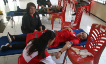 Karolin Donorkan Darah pada Kegiatan Jelimpo Sehat dan Peduli Lingkungan - GenPI.co Kalbar