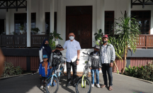 Si Kembar Faris dan Daris Terima Sepeda dari Wali Kota - GenPI.co Kalbar