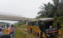Bus Alami Pecah Ban dan Tabrak Pembatas Jalan di Tol Balsam - GenPI.co Kaltim