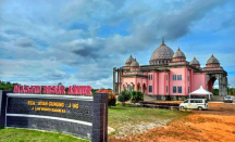 Menengok Masjid Pink Kebanggaan Kabupaten Bintan - GenPI.co Kepri