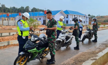 Anggota Lanud Hang Nadim Diperiksa Sebelum Masuk Kawasan Bandara - GenPI.co Kepri