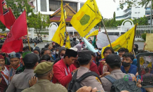 Kelompok Cipayung Plus Batam Demo, Kecewa Tak Ketemu Pejabat - GenPI.co Kepri