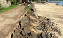 Dihantam Ombak, Pantai Gerupuk Lombok Tengah Abrasi - GenPI.co NTB