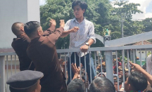 Buntut Laporkan Aktivis, Mahasiswa Demo DPRD NTB - GenPI.co NTB