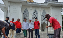 Rachmat Hidayat Salurkan Bantuan untuk Tempat Ibadah - GenPI.co NTB