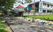 Ya Ampun! Sampah Berserakan di Praya, Bau Banget - GenPI.co NTB