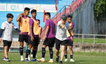 Pelatih Timnas Indonesia Bongkar Bobrok Lapangan di Vietnam - GenPI.co Riau