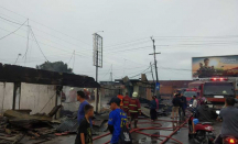 Kebakaran Hanguskan Puluhan Kios dan 1 Rumah di Pekanbaru - GenPI.co Riau
