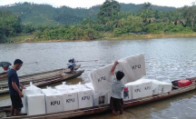 Susuri Sungai Subayang, KPU Kampar Geber Verifikasi Faktual - GenPI.co Riau